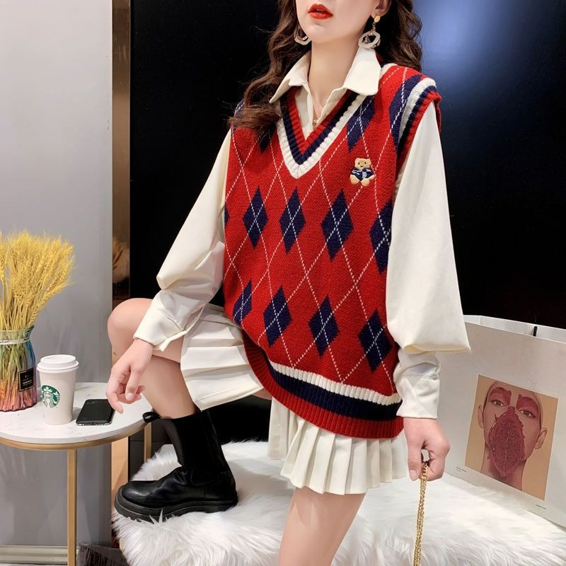 Winter Clothing Trends For Women - سترات حمراء متماسكة للنساء صدرية بدون